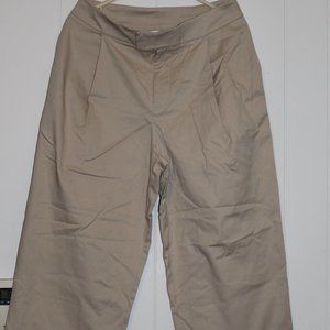 Woman's Barrel Straight leg cropped pants. Tan.